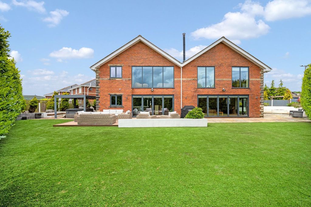Property photo 2 of 38 3 Moorlands Court External-4.Jpg