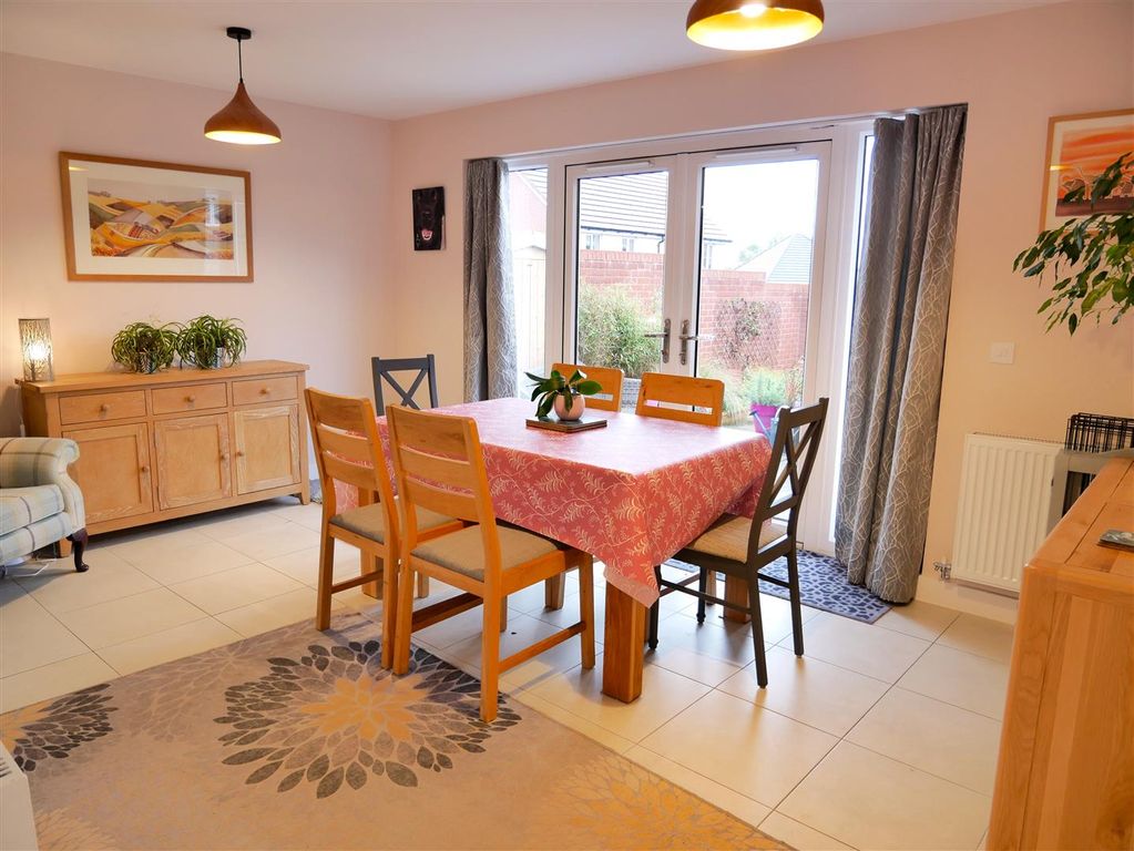 Property photo 3 of 26 Dining Area