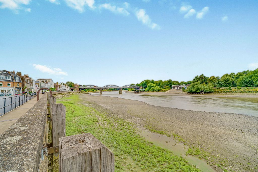 Property photo 1 of 12 Photo 1