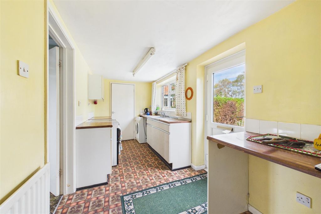 Property photo 3 of 16 Kitchen
