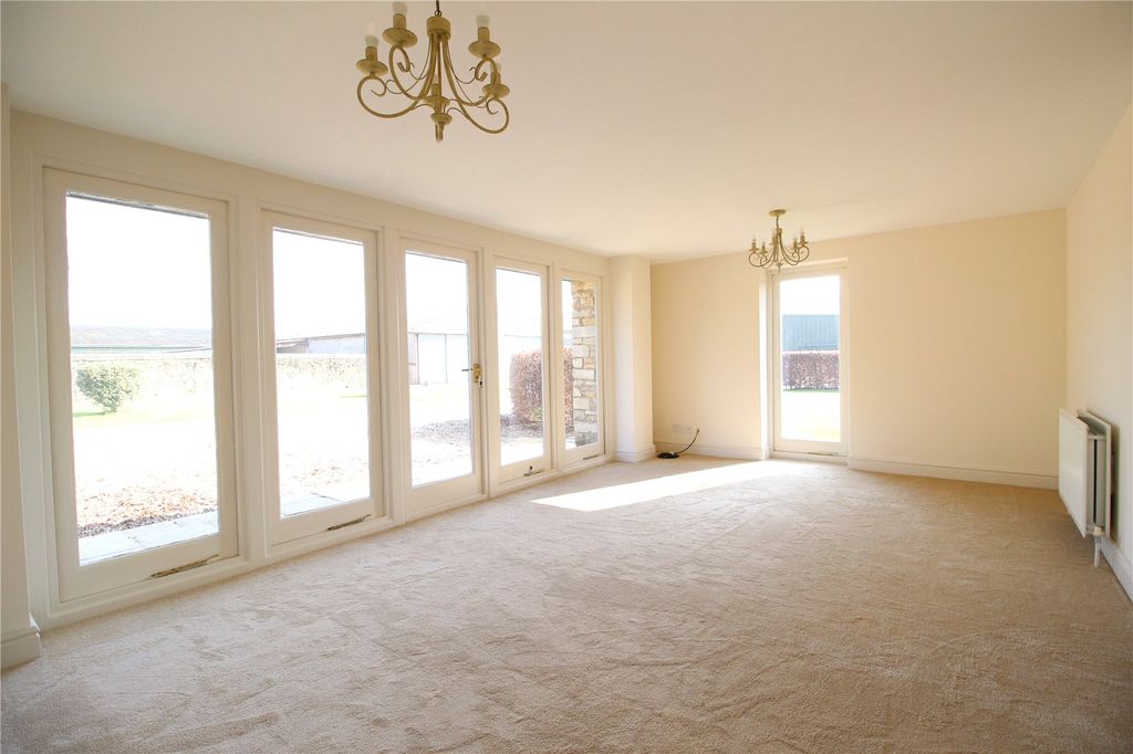 Property photo 2 of 18 Picture No. 24