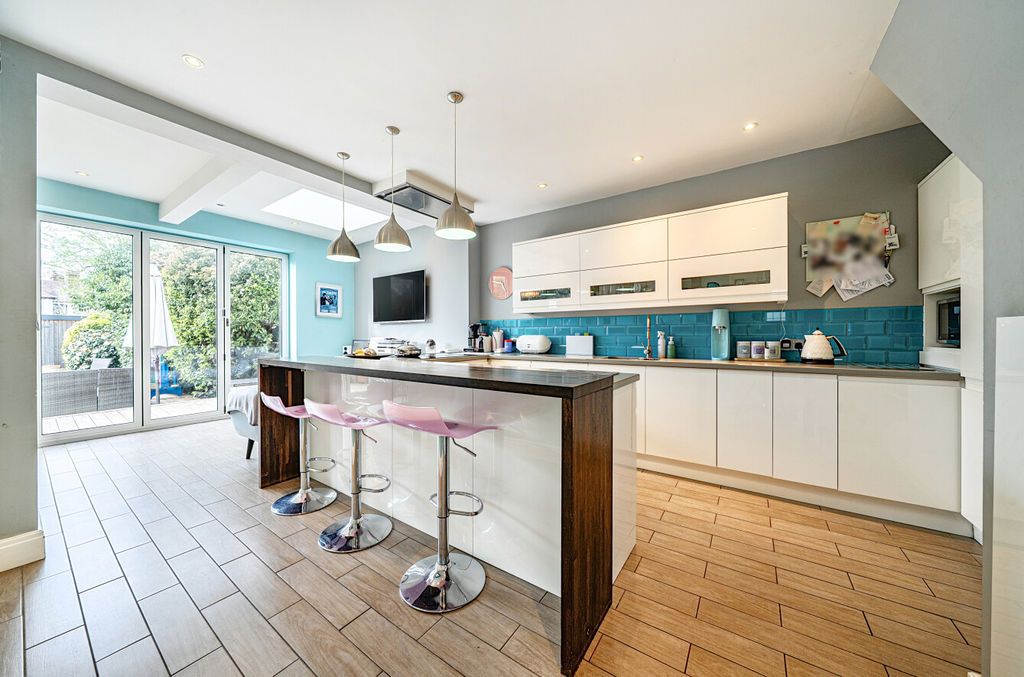 Property photo 3 of 19 Kitchen Dining Room