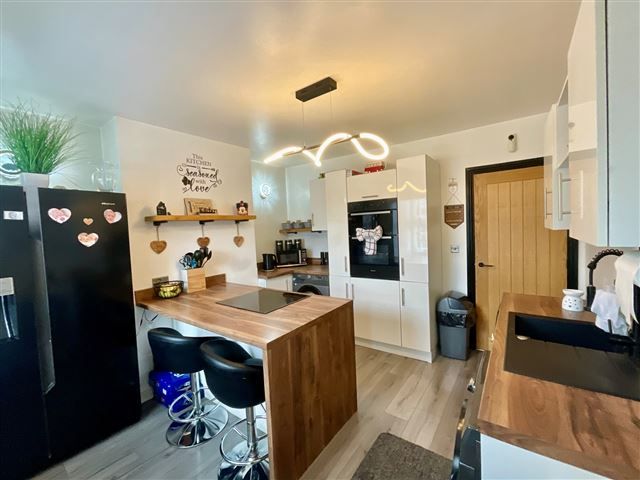 Property photo 3 of 19 Kitchen