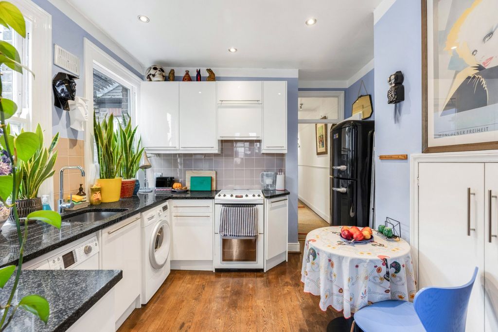 Property photo 3 of 7 Picture No. 18