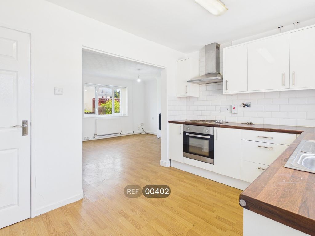 Property photo 3 of 26 Kitchen