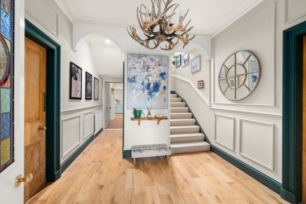 Property photo 3 of 35