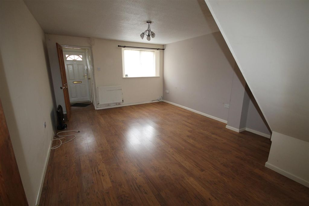 Property photo 2 of 10 26 Turnberry 001.Jpg