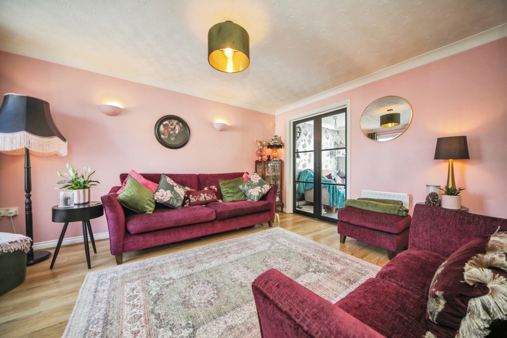 Property photo 2 of 18 Pbox-Img.Jpg