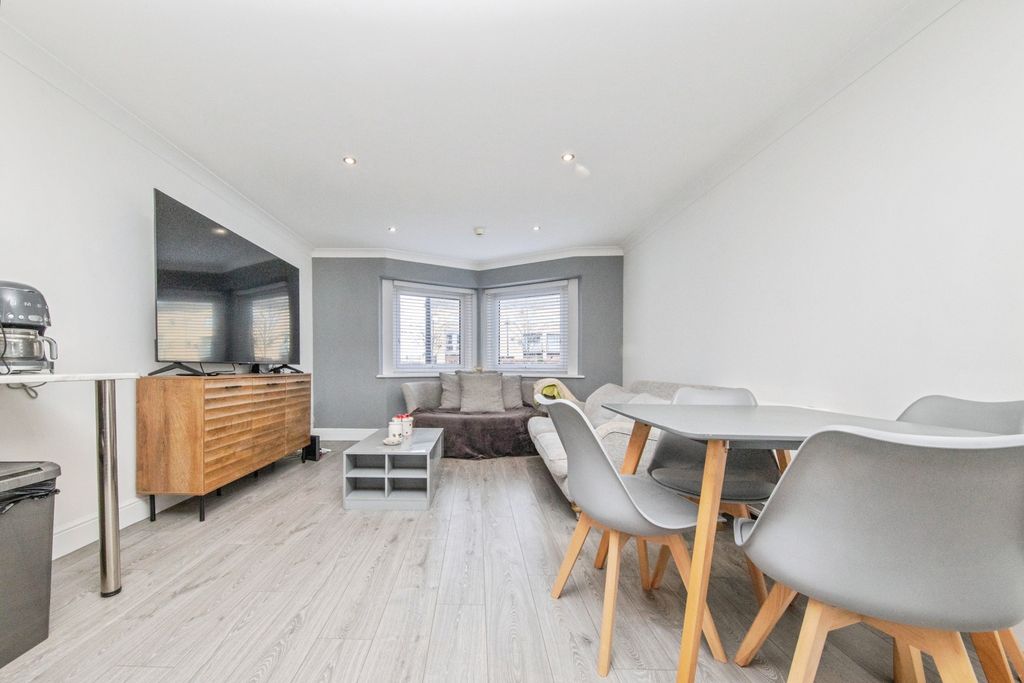 Property photo 2 of 16 Open Plan Living