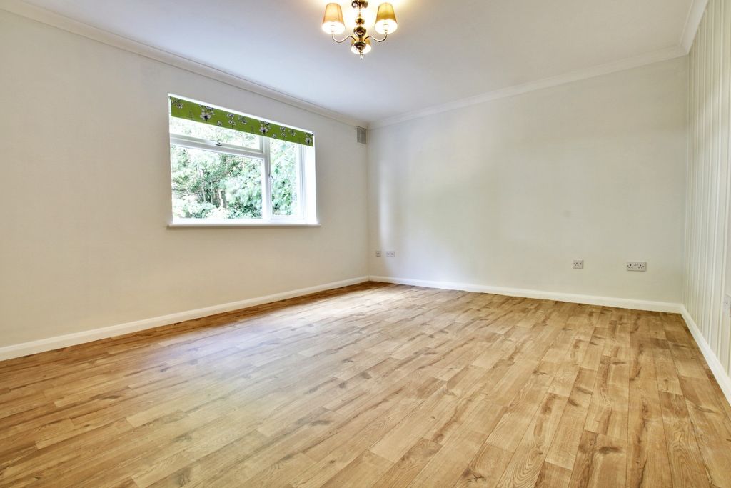 Property photo 2 of 10 2028552