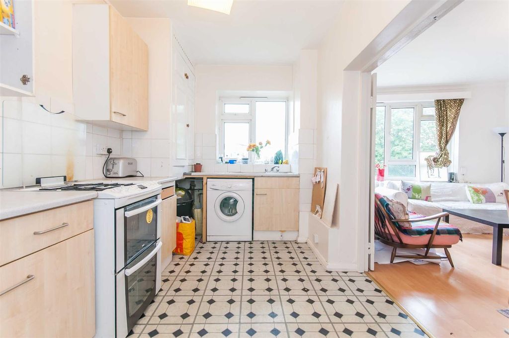 Property photo 2 of 6 Kitchen