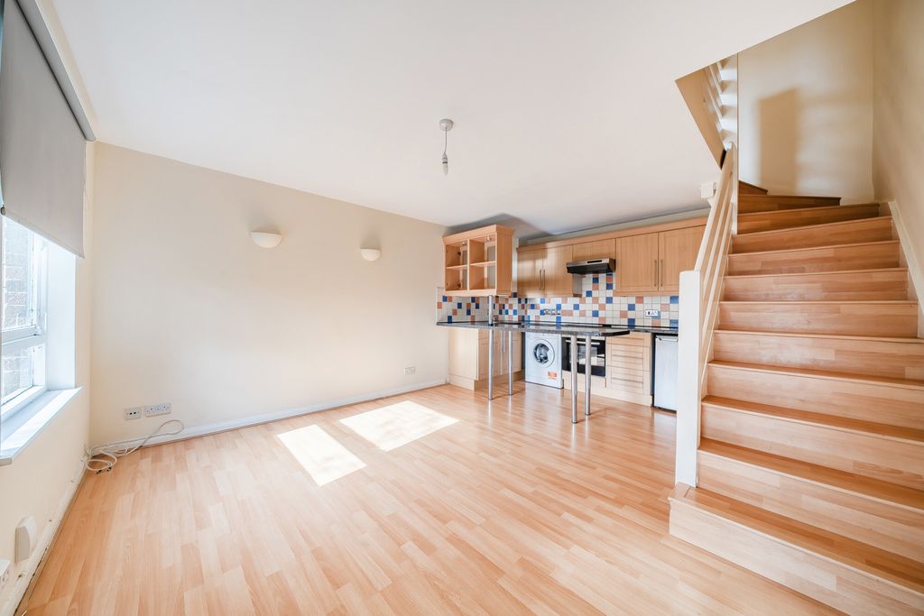 Property photo 3 of 12 Reception