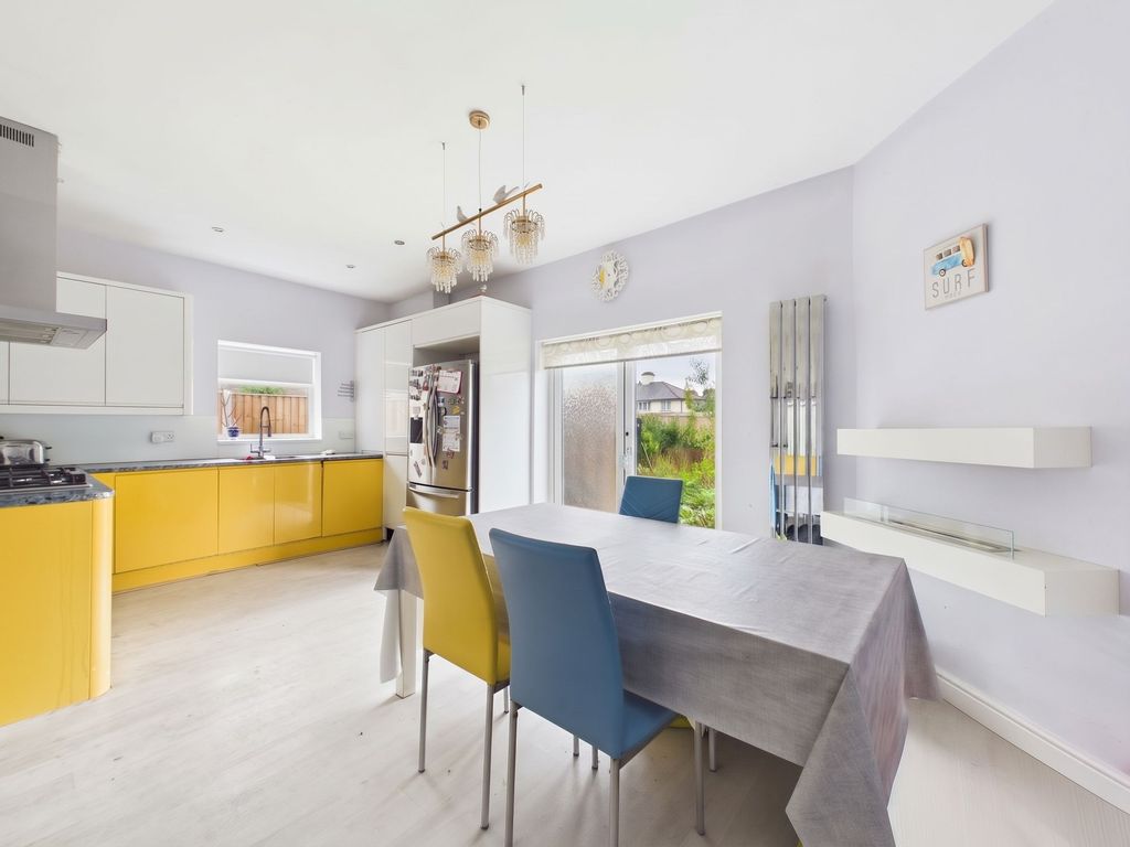 Property photo 3 of 17 Dining Area
