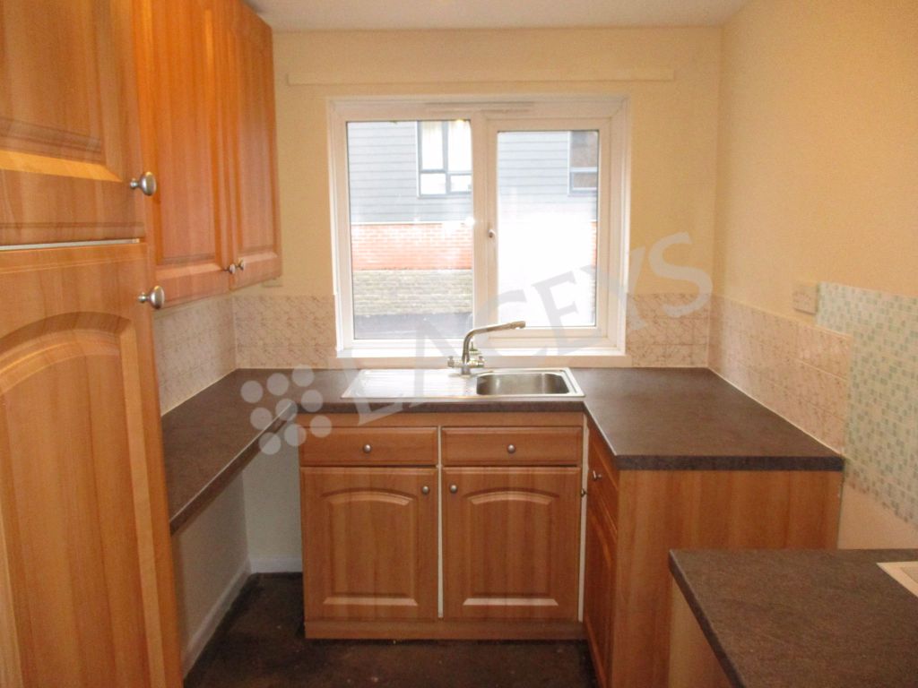 Property photo 3 of 6 Kitchen