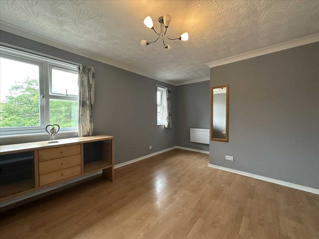 Property photo 3 of 5 Bedroom