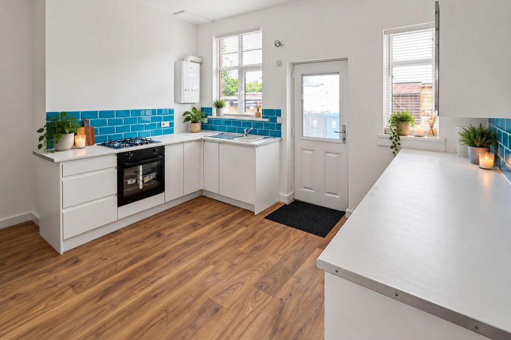 Property photo 3 of 15 Kitchen