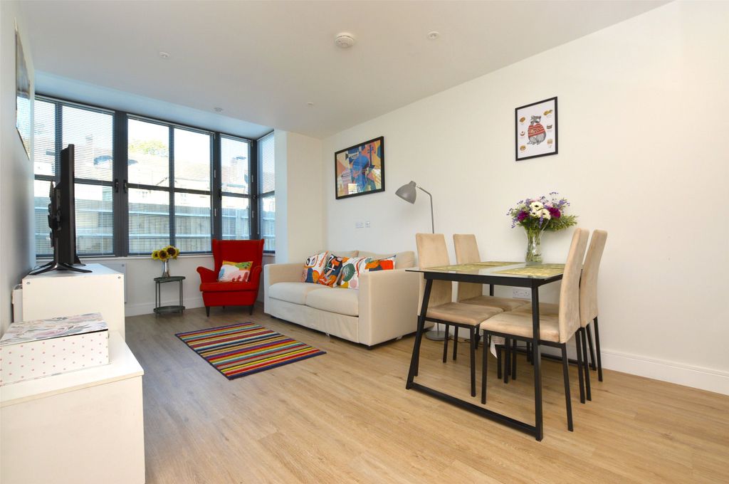 Property photo 1 of 12 Lounge