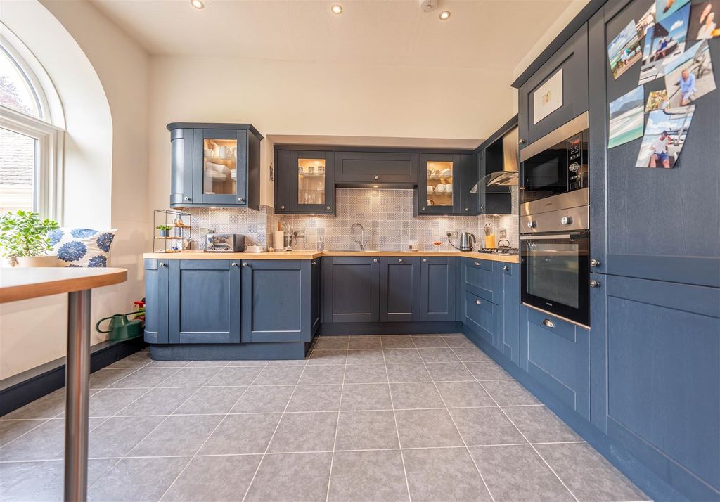 Additional image 11 of 4 bed flat for saleGlasgow Road, Perth PH2