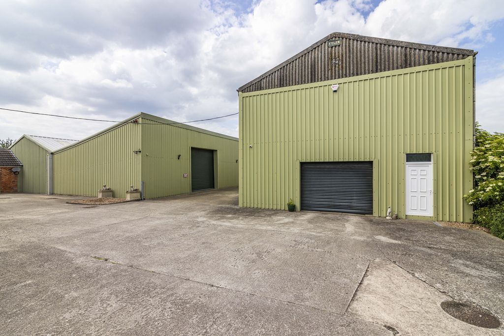 Property photo 2 of 18