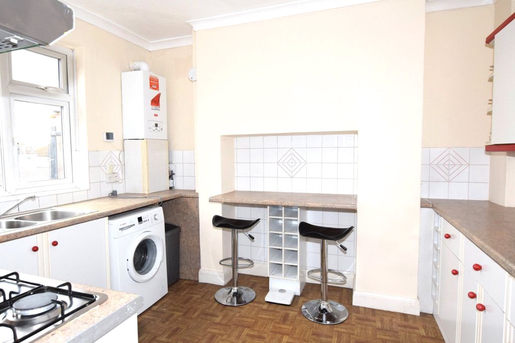 Property photo 2 of 12 Picture No. 15