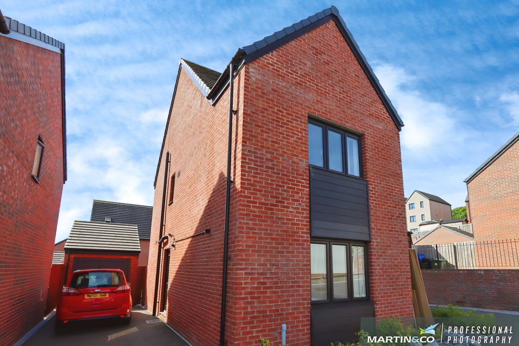 Property photo 2 of 26