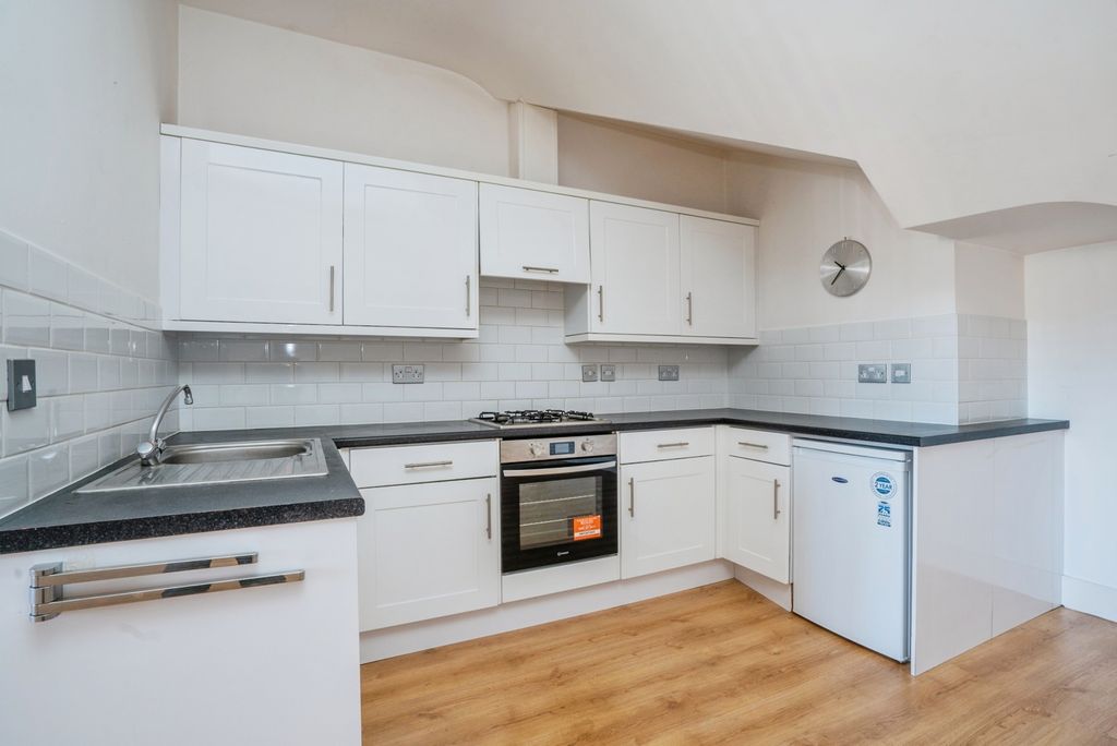 Property photo 3 of 21 Pbox-Img.Jpg