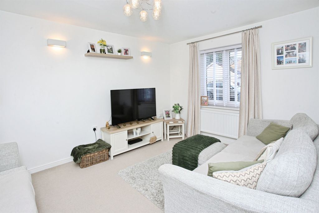 Property photo 3 of 17