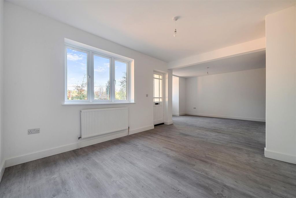 Property photo 3 of 24 1374791-11-691dc53Aed19B-Arw .Jpg