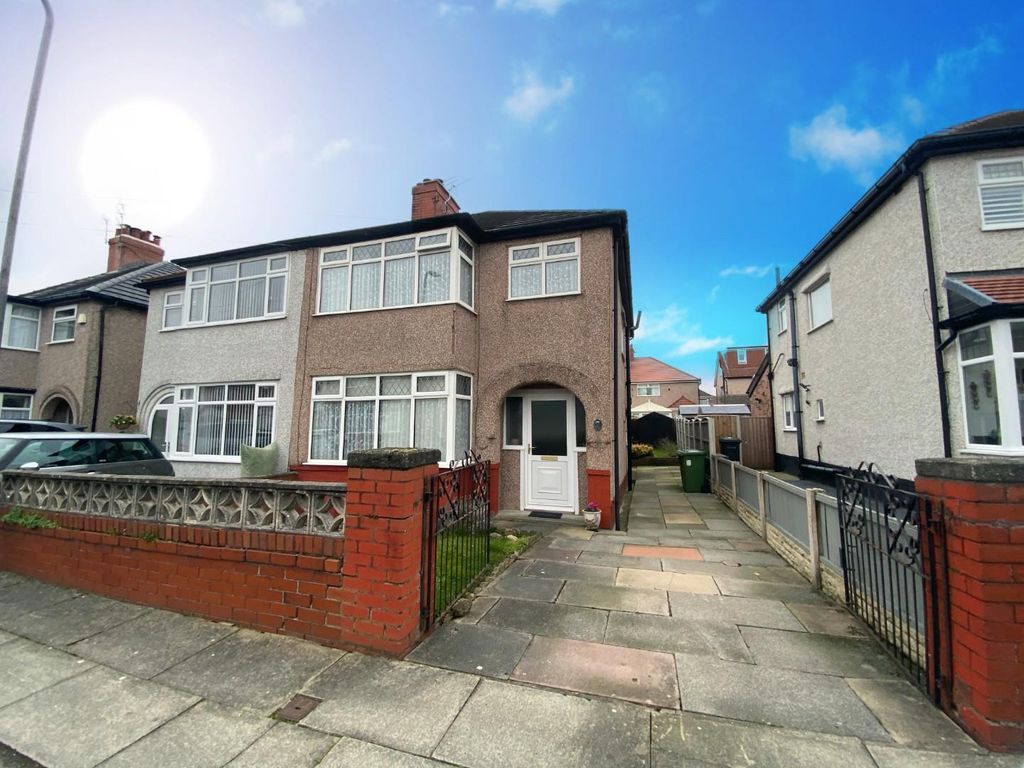 Property photo 1 of 20 Wineva Gardens External.Jpg