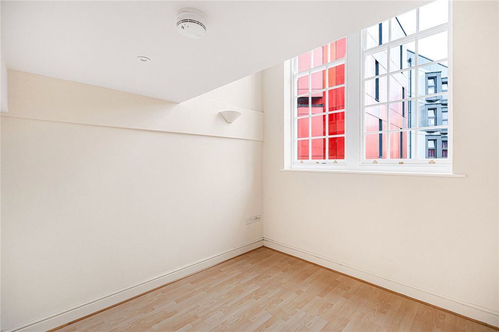 Property photo 3 of 8 Picture No. 02