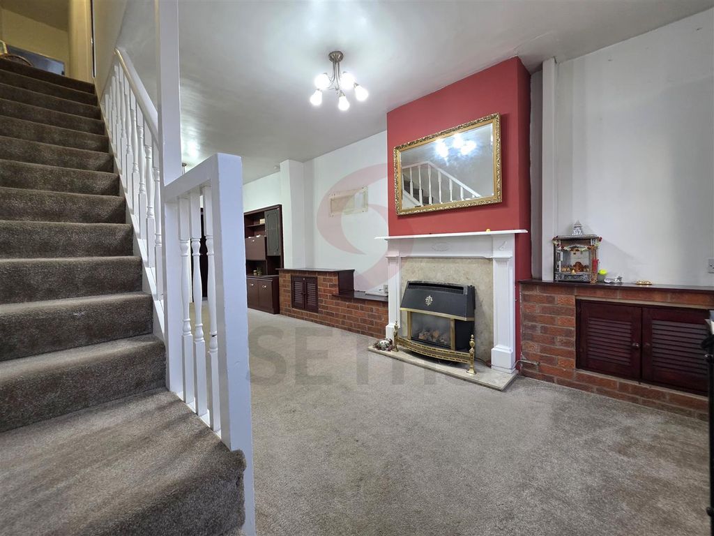 Property photo 2 of 10 Lounge Area