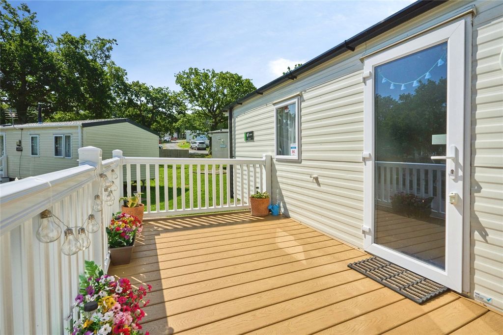 Property photo 2 of 11 Decking