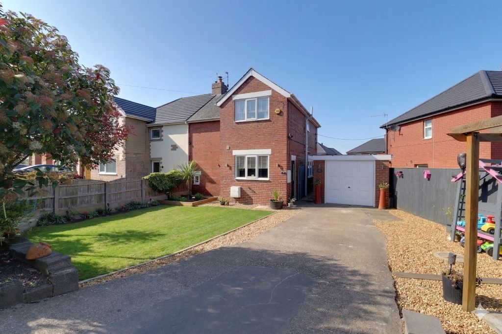 Property photo 1 of 25 1- Rob Hammond Ewemove Pontefract