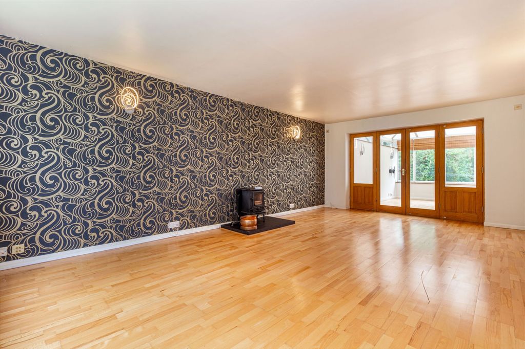 Property photo 2 of 23