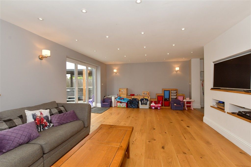 Property photo 1 of 23 Lounge