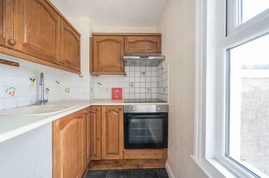 Property photo 2 of 13 1471876-15-6A2003...