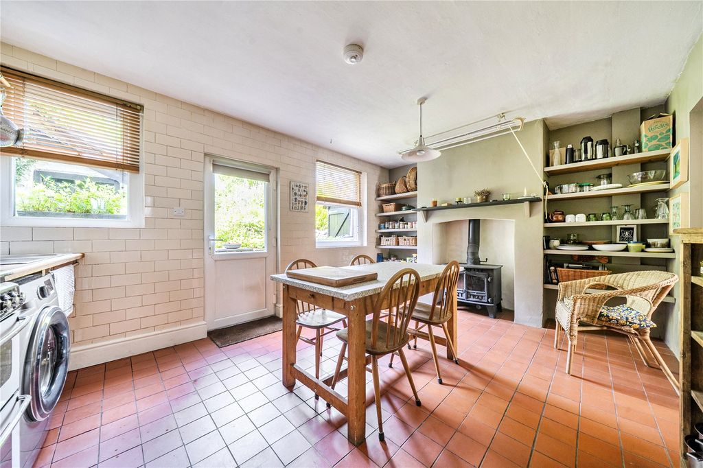 Property photo 3 of 18 Kitchen