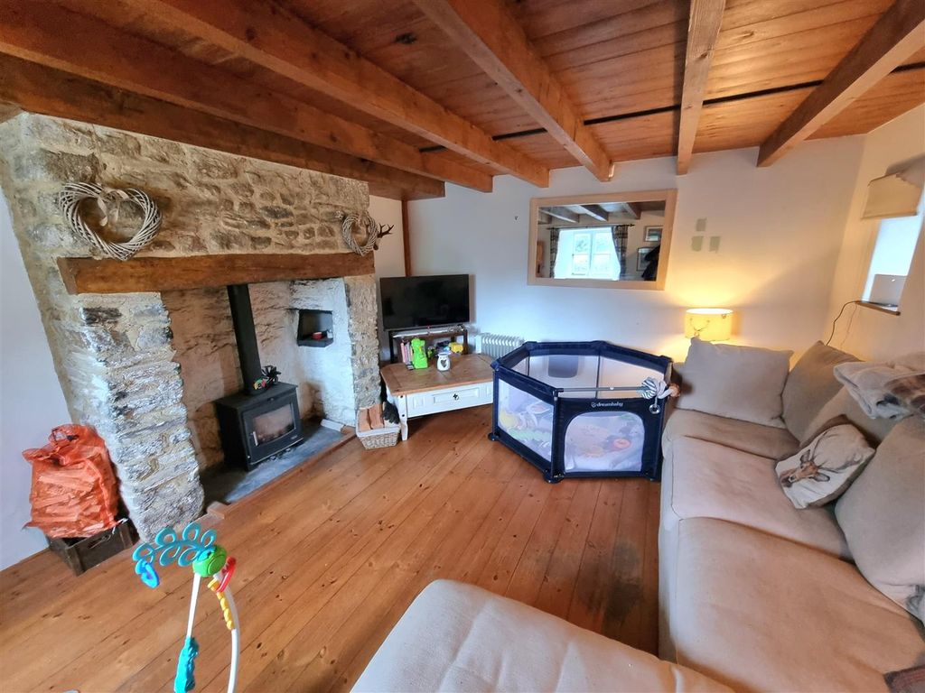 Property photo 2 of 17 Sitting Room.Jpg