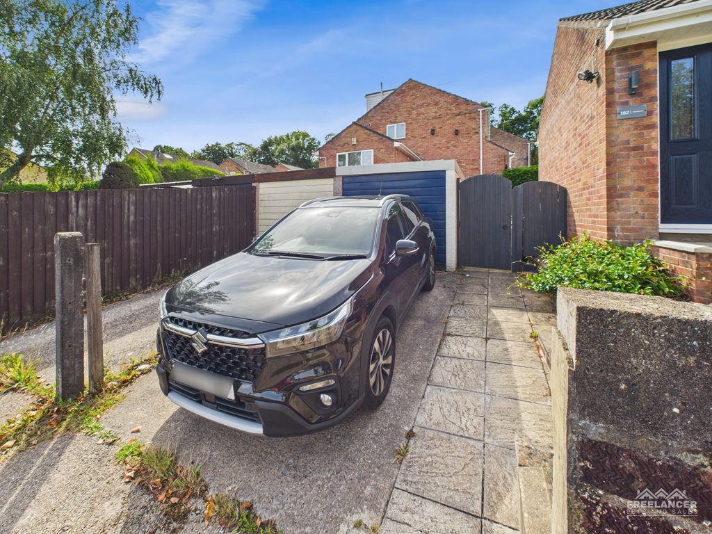 Property photo 2 of 21 Driveway Use