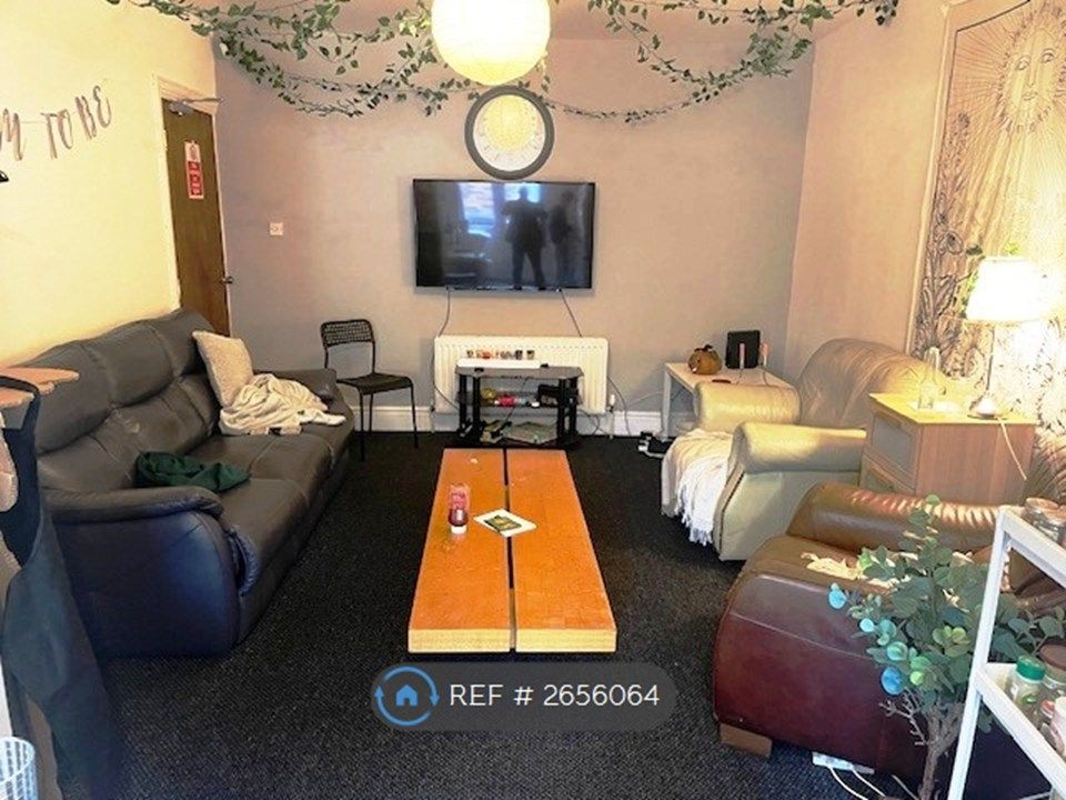 Property photo 2 of 27