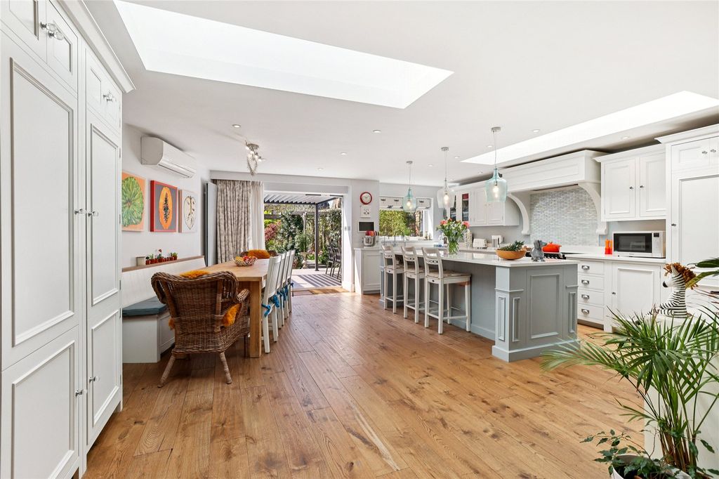 Property photo 2 of 19 Kitchen