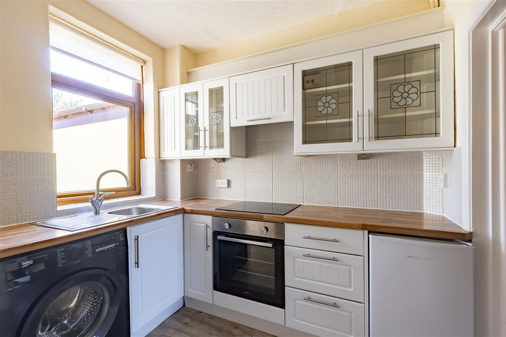 Property photo 3 of 23 Kitchen