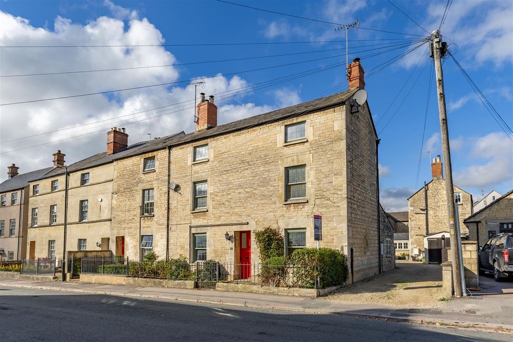 Property photo 1 of 26 810B.Jpg