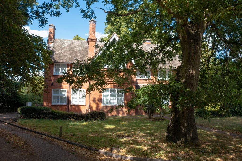 Property photo 2 of 15 8 The Drive, Countesthorpe, Leicester, Le8 5Pb