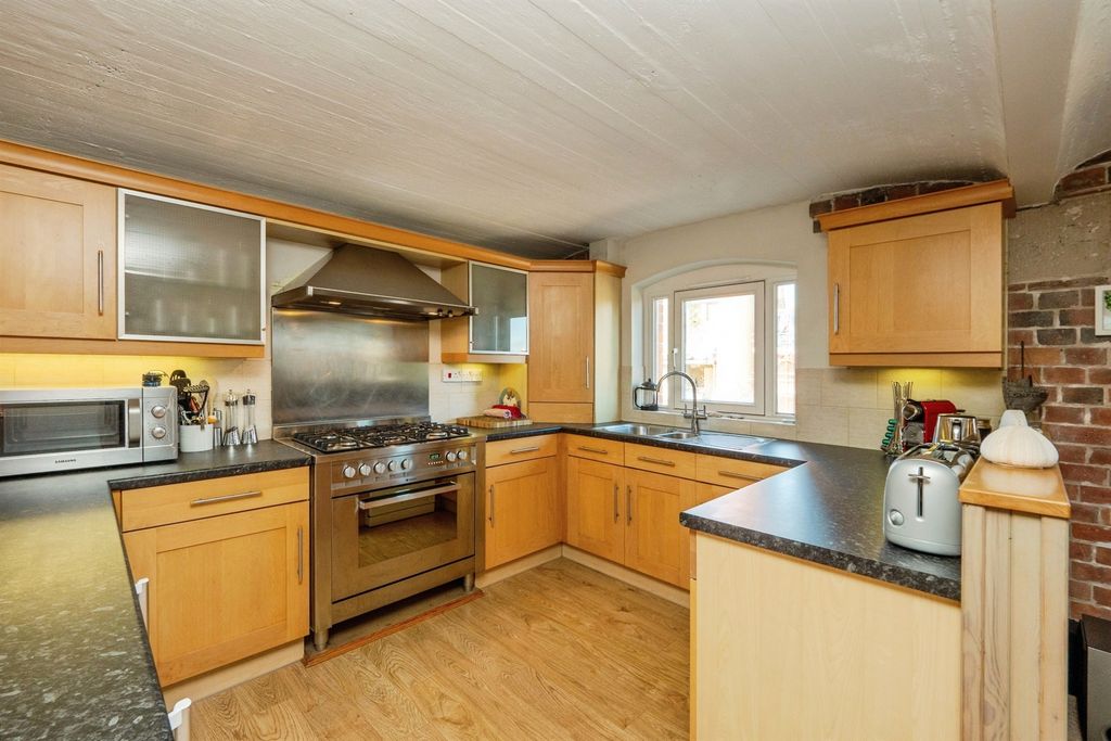 Property photo 3 of 22