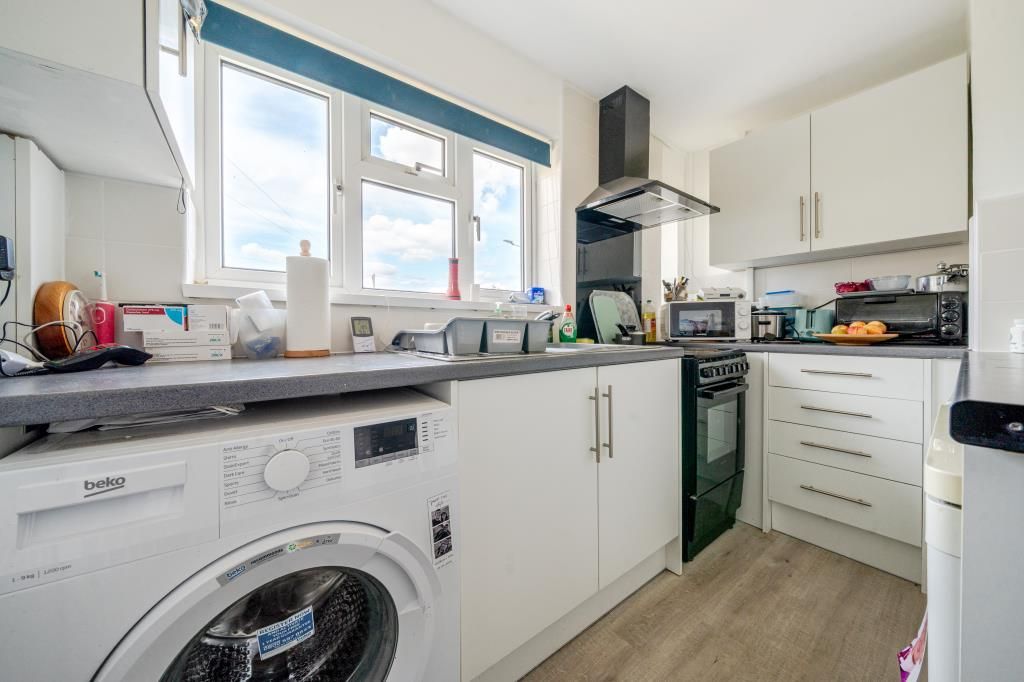 Property photo 3 of 18 Kitchen