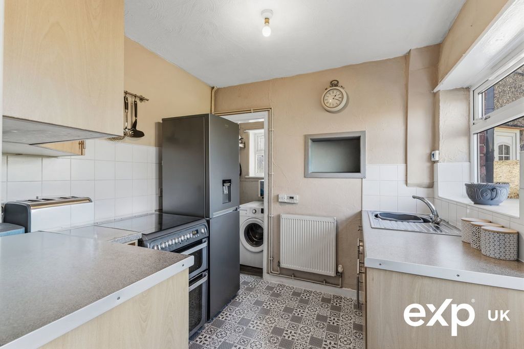 Property photo 2 of 21