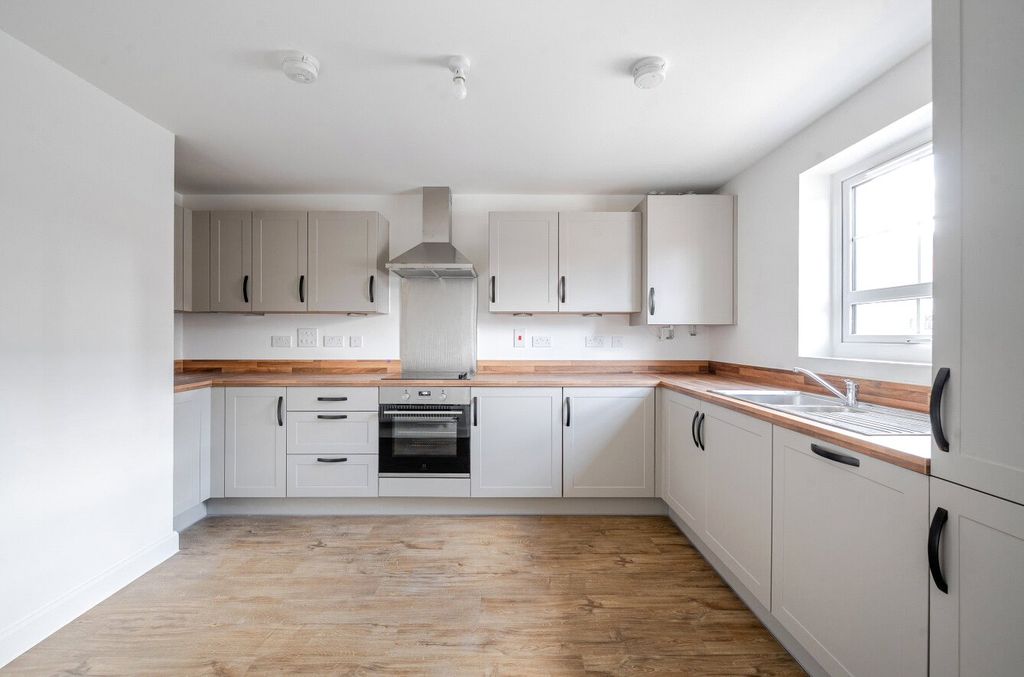 Property photo 2 of 9 Picture No. 13