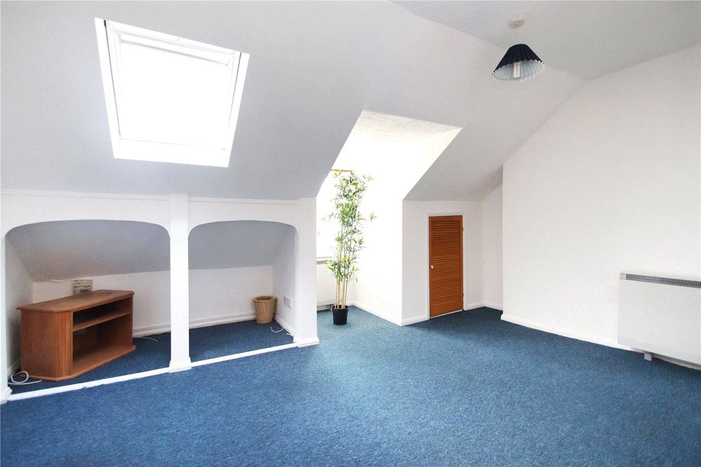 Property photo 2 of 9 Picture No. 13