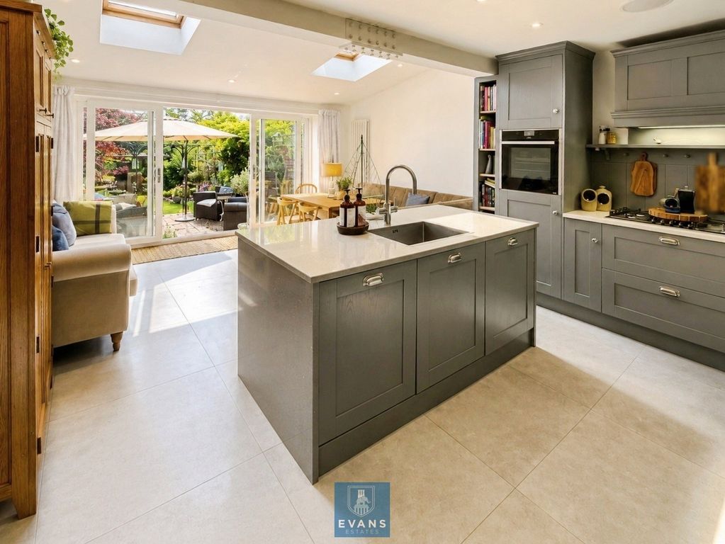Property photo 2 of 25 Kitchen